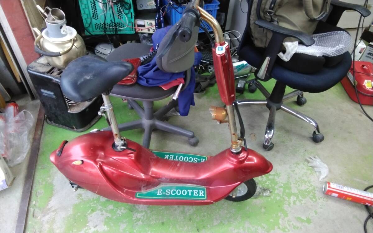 ジャンク品です。電動スクーター　E-SCOOTER 動作不能　欠品あり。_画像1