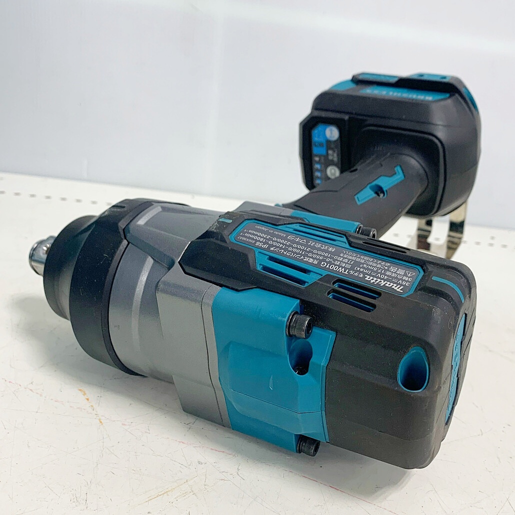 ♭♭ MAKITA マキタ 充電式インパクトレンチ　40Ｖ　充電器・充電池2個（充電回数1回ずつ）・ケース付 TW001G ブルー 目立った傷や汚れなし_画像5