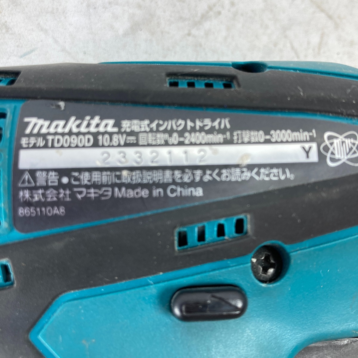 ＊＊ MAKITA マキタ 10.8V 充電式インパクトドライバ (バッテリ2個・充電器・ケース付） TD090DWX ブルー 傷や汚れあり_画像6