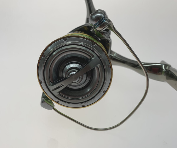 ○○ SHIMANO シマノ スピニングリール 03810 やや傷や汚れあり ○○ SHIMANO シマノ スピニングリール 03810 やや傷や汚れあり