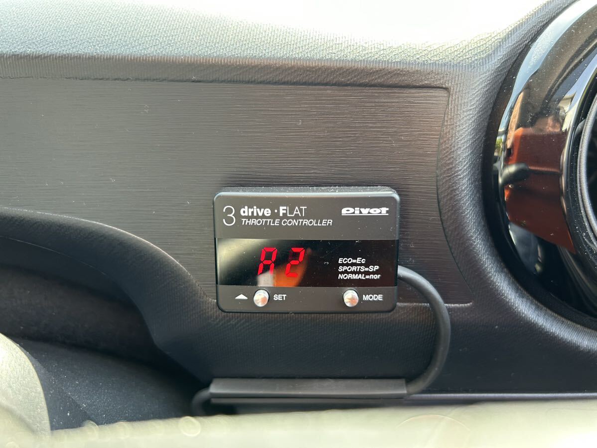 トヨタ アクア Pivot スロットルコントローラー 3-drive FLAT の画像3