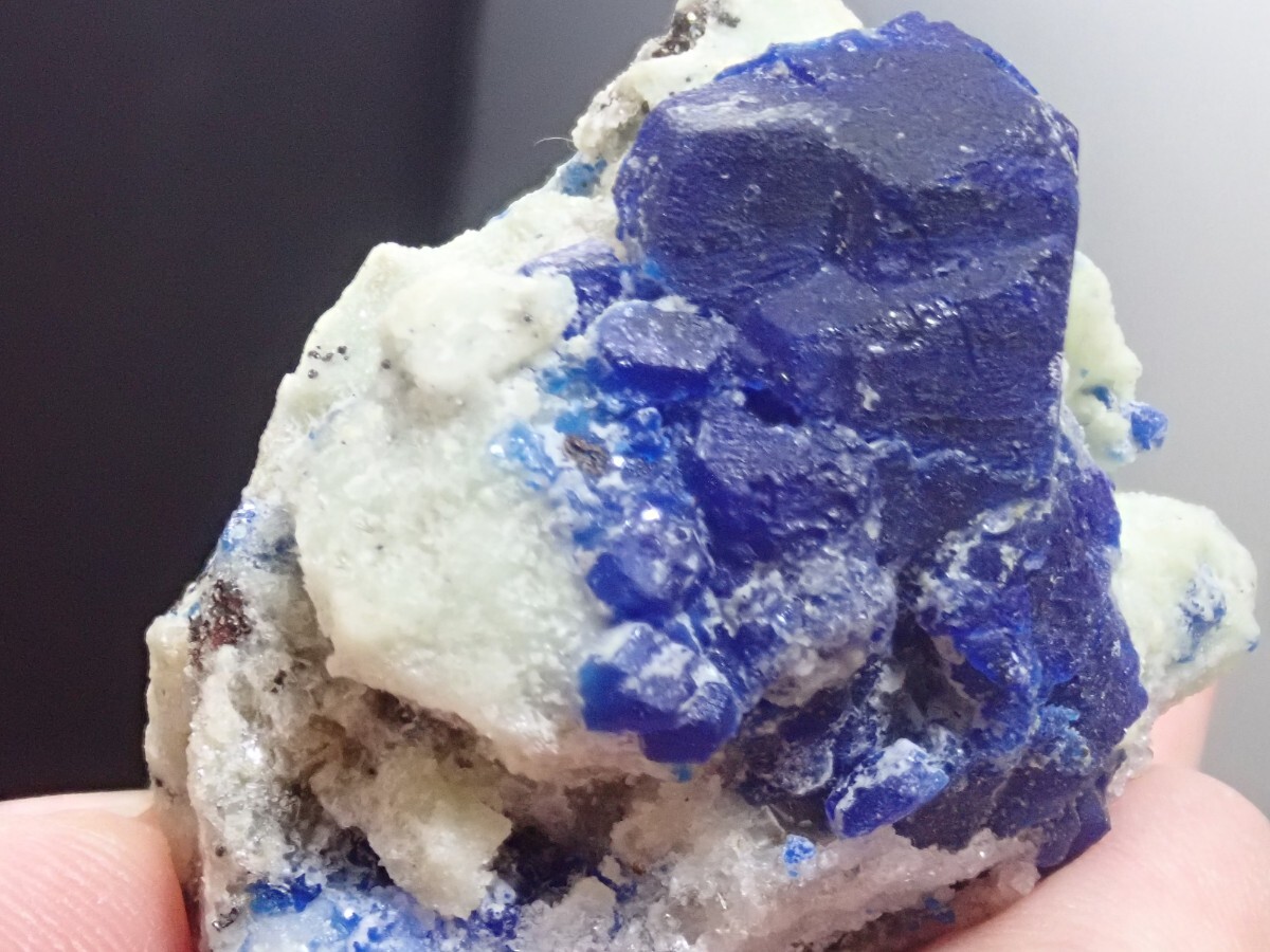 ☆超絶希少な鉱物☆稀な特大結晶　アウイナイト　アウイン　藍方石　鉱物標本　原石_画像9
