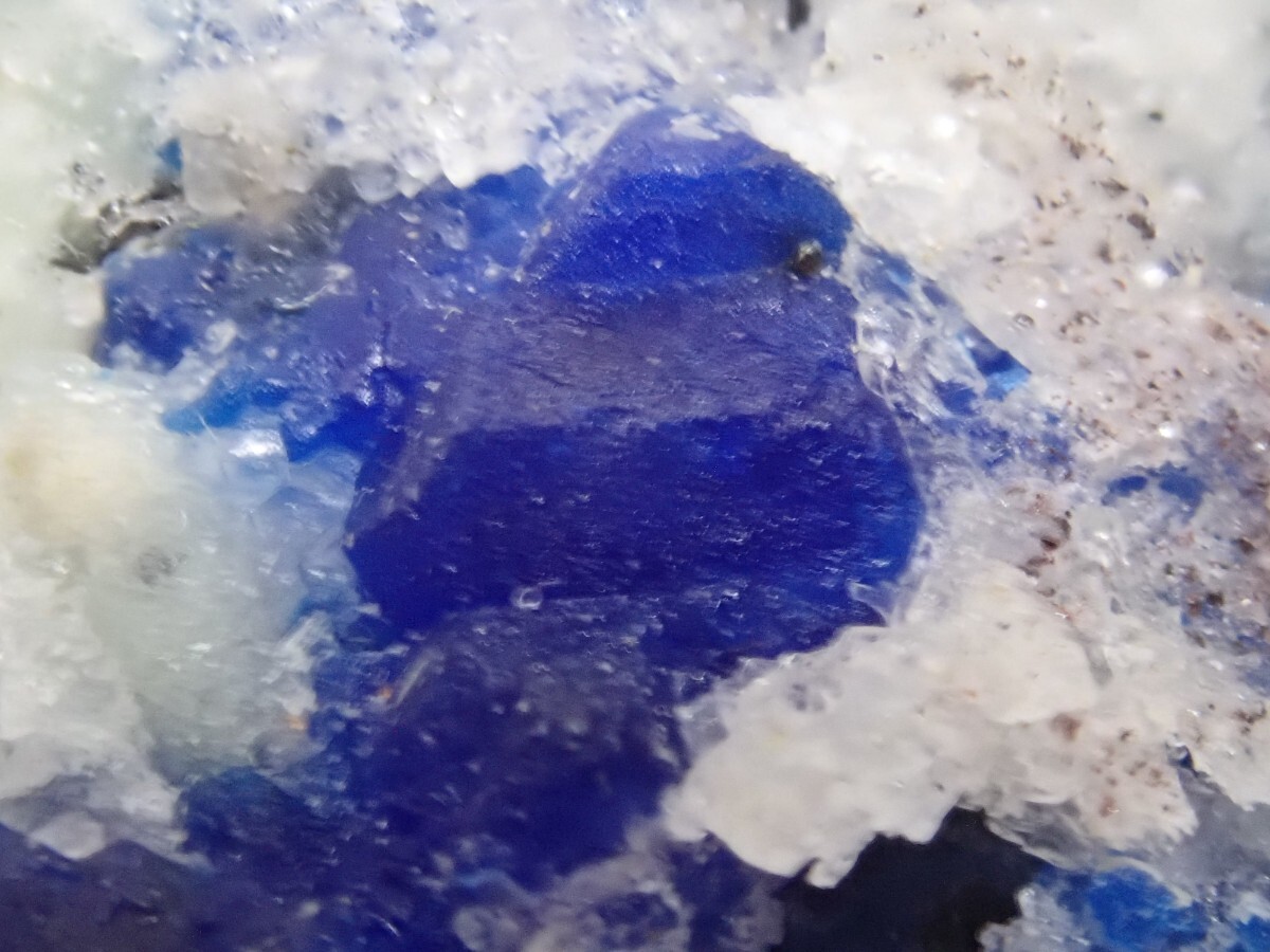 ☆超絶希少な鉱物☆稀な特大結晶　アウイナイト　アウイン　藍方石　鉱物標本　原石_画像6