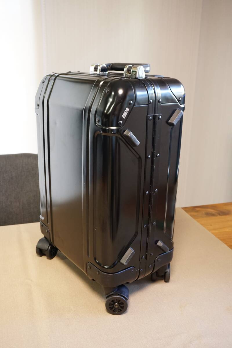 ZERO HALLIBURTON|BLACK Aluminum|31L ( Zero Halliburton, Carry case )