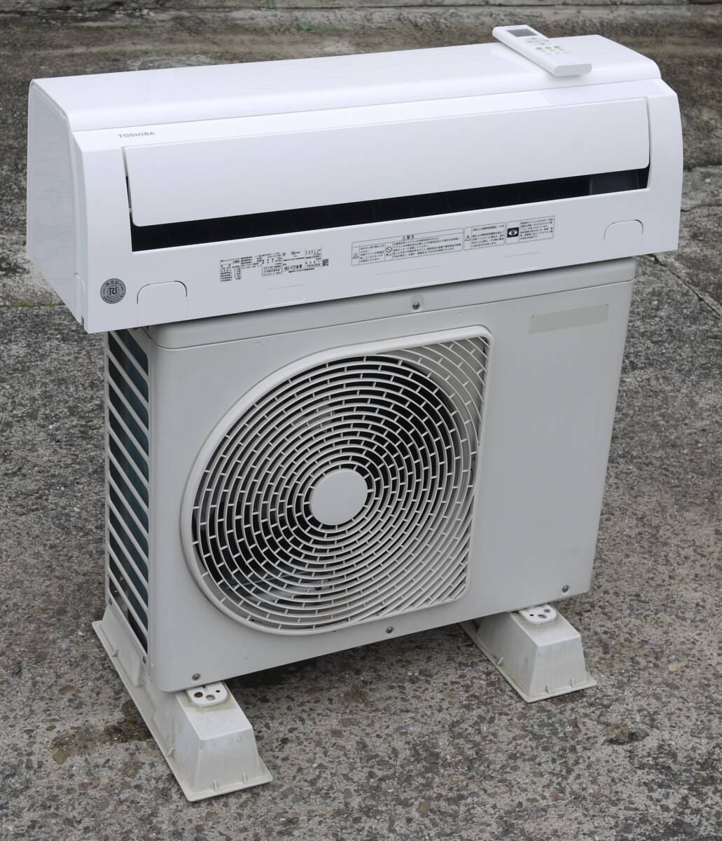 美品 東芝 ルームエアコン RAS-F221M 2019年 2.2kW R32冷媒 冷房 6～9畳 暖房 5～6畳 マジック洗浄熱交換器 Ｗコンパクトボディ 動作品_画像1