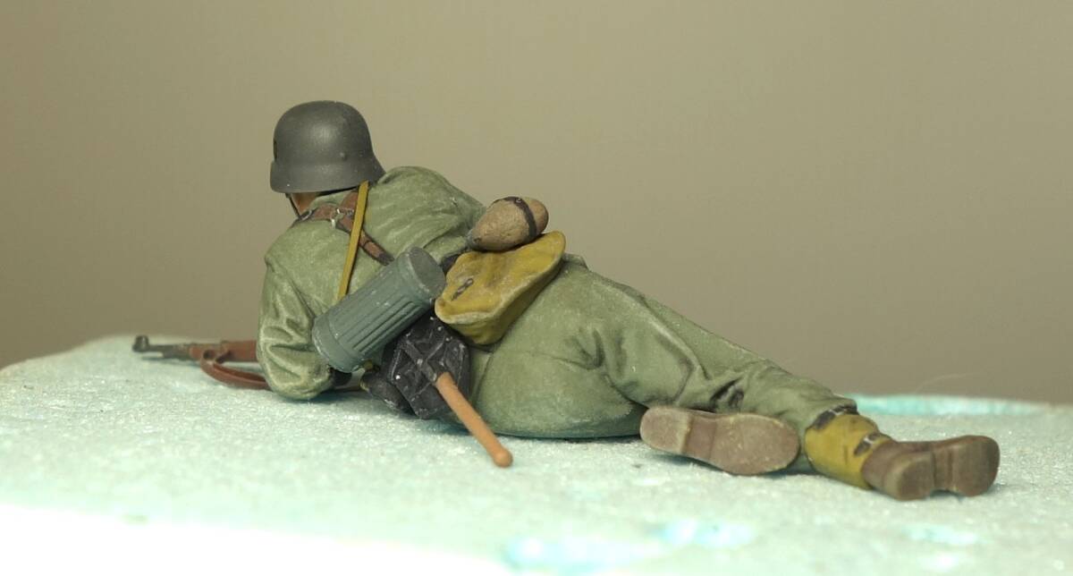 タミヤ 1/35MM ドイツ国防軍兵士1体【38】組立て塗装済み完成品 Tamiya 1:35 WW2 Wehrmacht soldier, build and painted finished._画像3