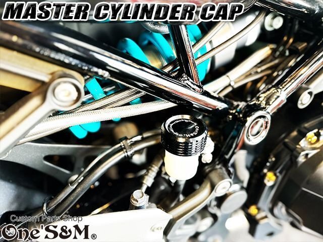 E20-22SBK リアブレーキ マスタータンク カバー MT-03 06-2013y MT-07 '14-2022 MT-09 '13-2021 TRACER 900 XSR/700/900 YZF-R6 YZF-R7用_取付例になります。