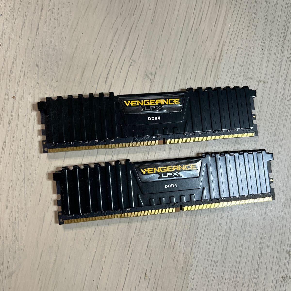 CORSAIR DDR4-2666MHz デスクトップPCメモリ　VENGEANCE 8GB×2枚_画像1