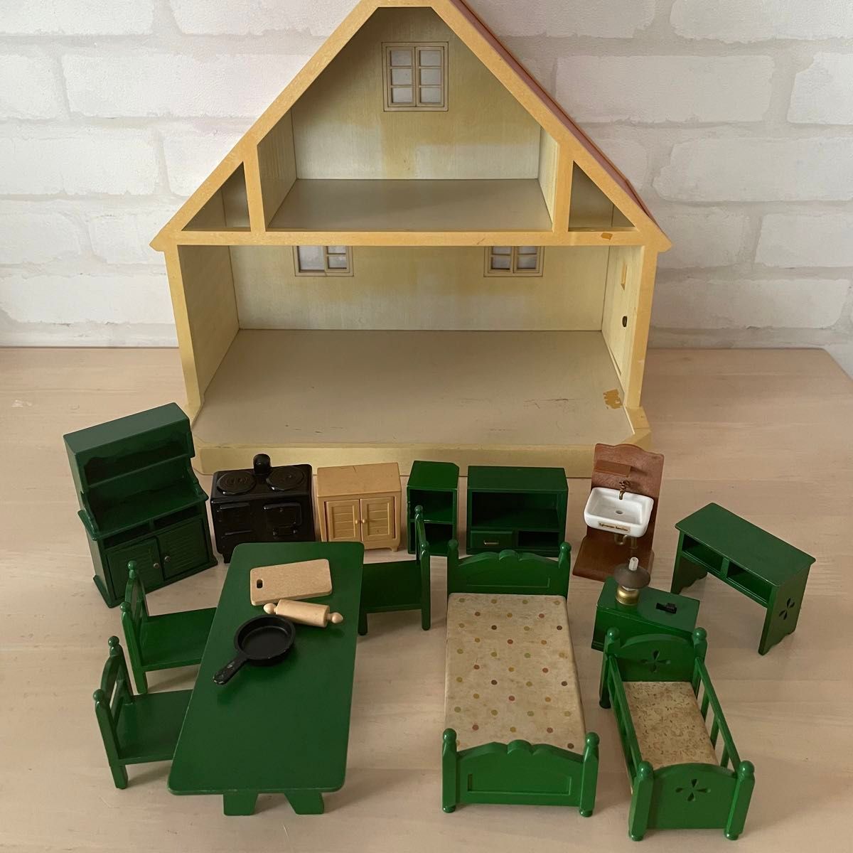 【ジャンク】初期シルバニアファミリー白いお家と緑の家具セット  エポック社