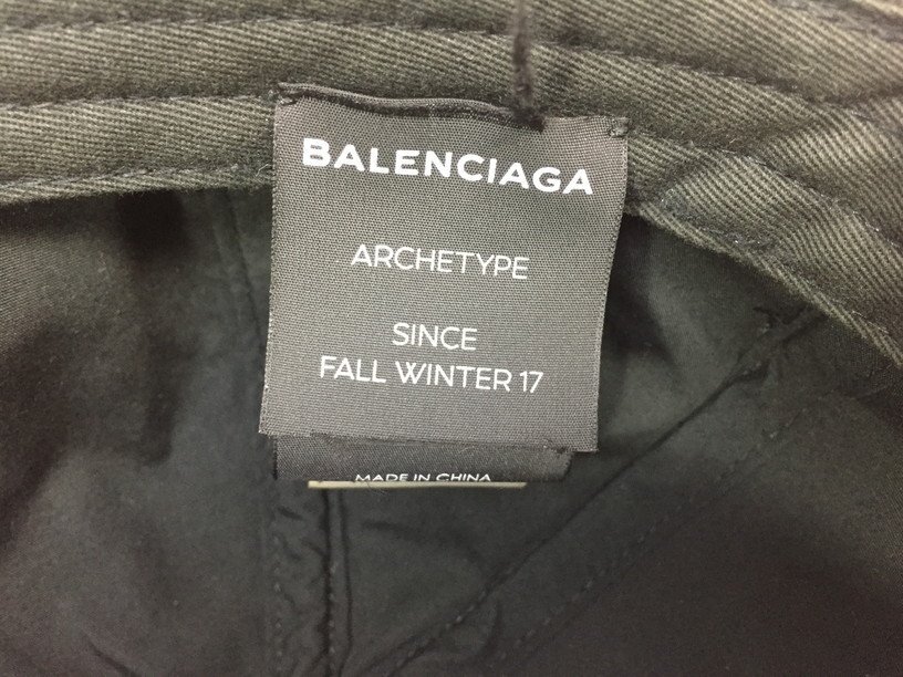 BALENCIAGA Balenciaga сумка для хранения имеется Logo вышивка Baseball колпак 6 panel колпак 499071 410B7 размер :L 59 цвет : черный шляпа 