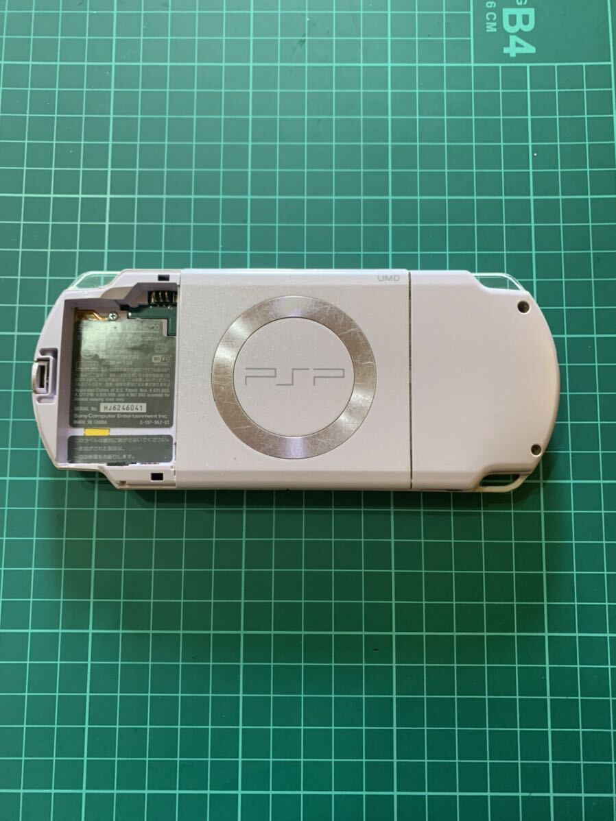 SONY PSP-2000 本体　パープル　通電OK 欠品あり　ジャンク_画像2