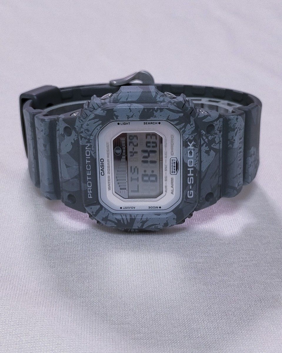 市場枯渇カラー/ハイビスカス迷彩!!【タイドグラフ搭載!良品】G-SHOCK G-LIDE GLX-5600F 防水性能200m