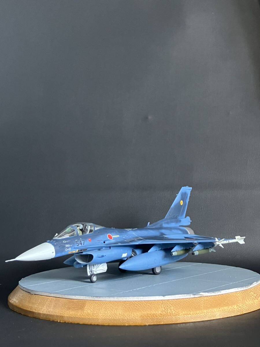 1/72 航空自衛隊　支援戦闘機　F-2A 第6飛行隊 築城基地所属機［塗装済み完成品］木製ベース付　ファインモールド製_画像2