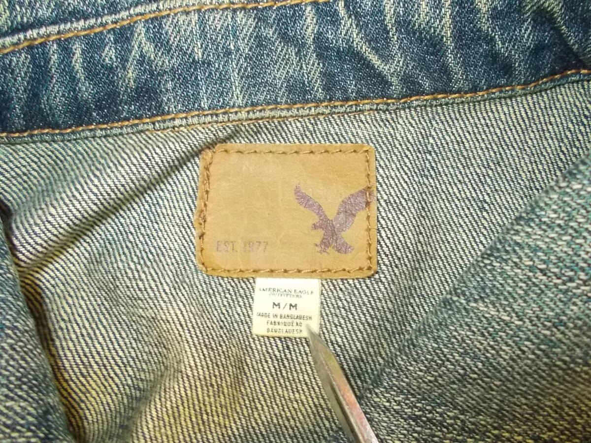 b29◆AMERICAN EAGLE デニムジャケット◆Mサイズ ダメージ加工 アメリカンイーグル ジージャン ライトブルー色 レディース 6E _画像6