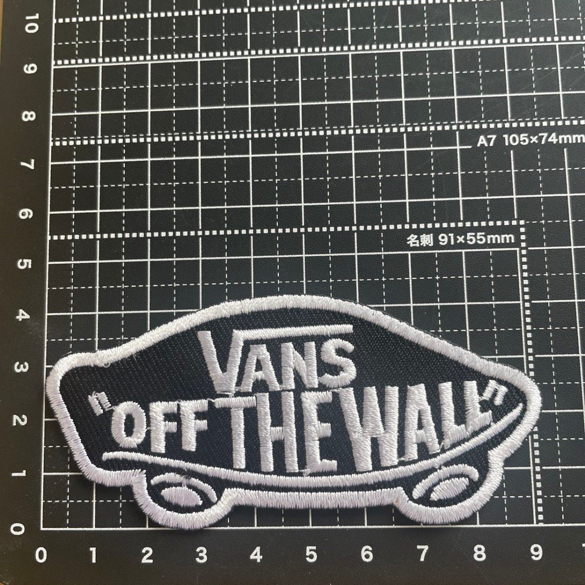 アイロンワッペン 刺繍ワッペン　VANS OFF THE WALL スケボー 赤 黒 青 ３枚  匿名配送 送料無料