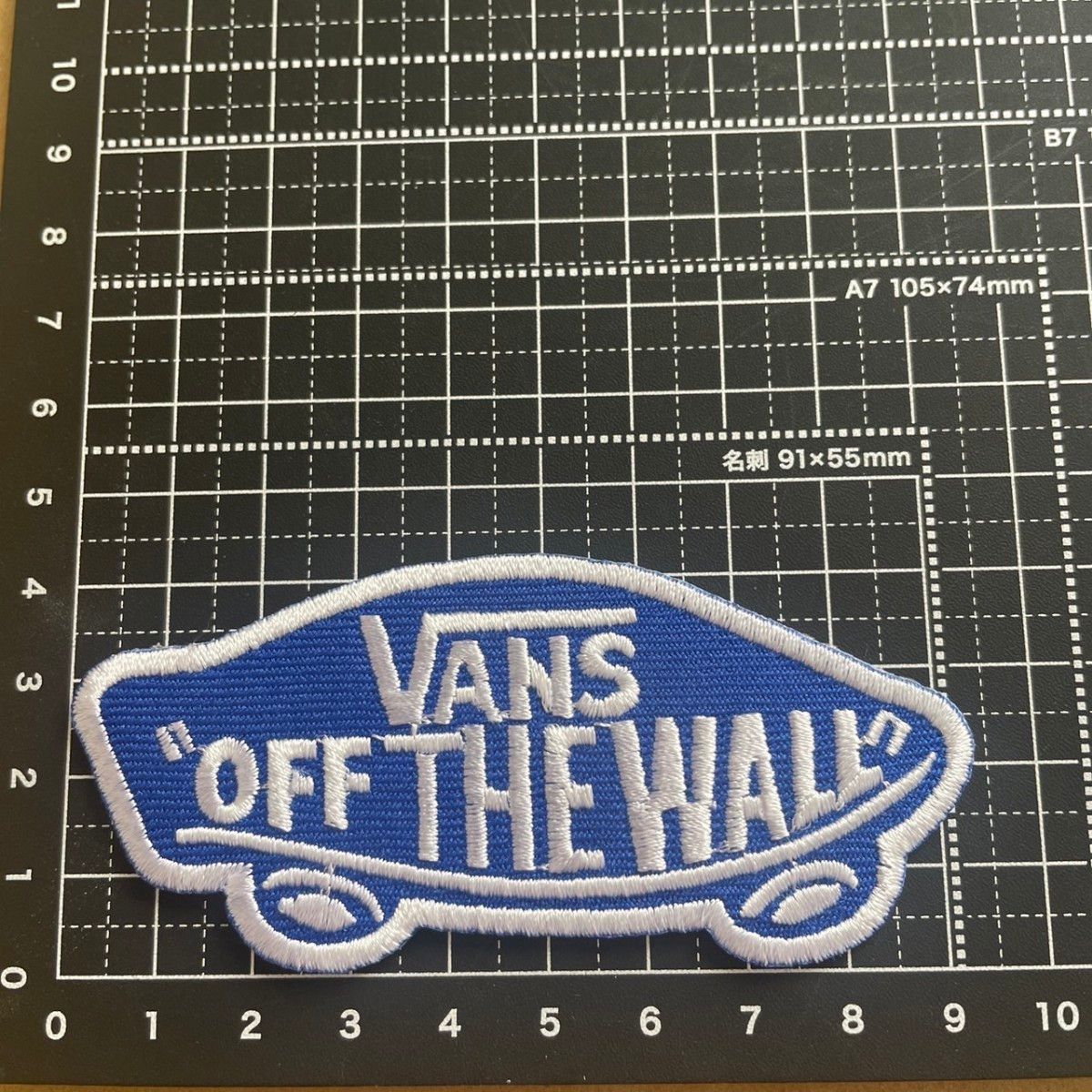 アイロンワッペン 刺繍ワッペン　VANS OFF THE WALL スケボー 赤 黒 青 ３枚  匿名配送 送料無料