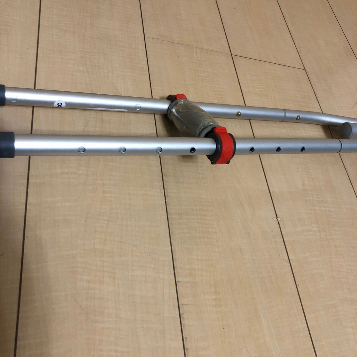  crutches walking assistance maximum adjustment : approximately 144 X 97 cm flexible type easy adjustment aluminium alloy made river north power .( made in China )