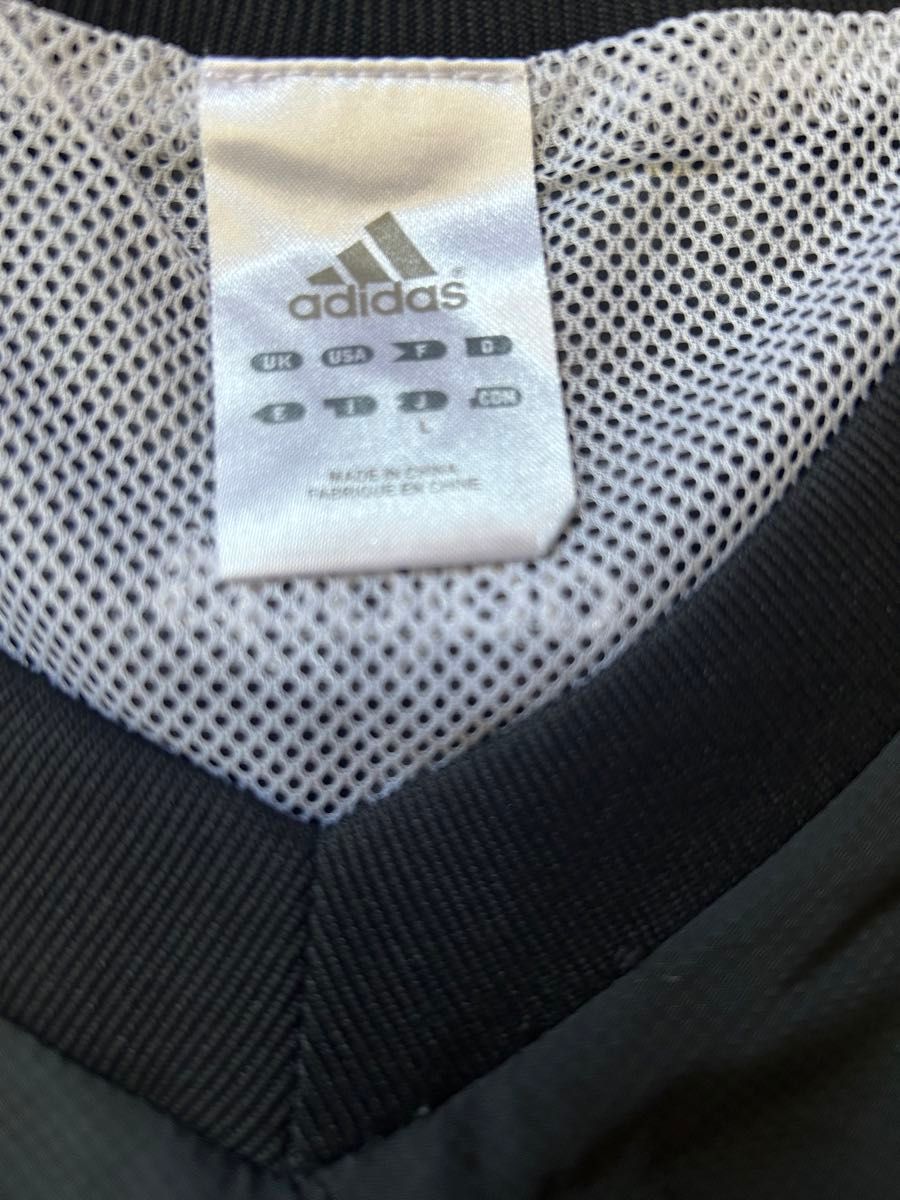 adidasウインドブレーカー半袖