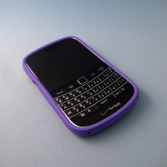 即決・送料込み)【ソフトケース】GauGau docomo BlackBerry Bold 9900 / 9930 Plain Design Soft Case Solid Purple_画像2