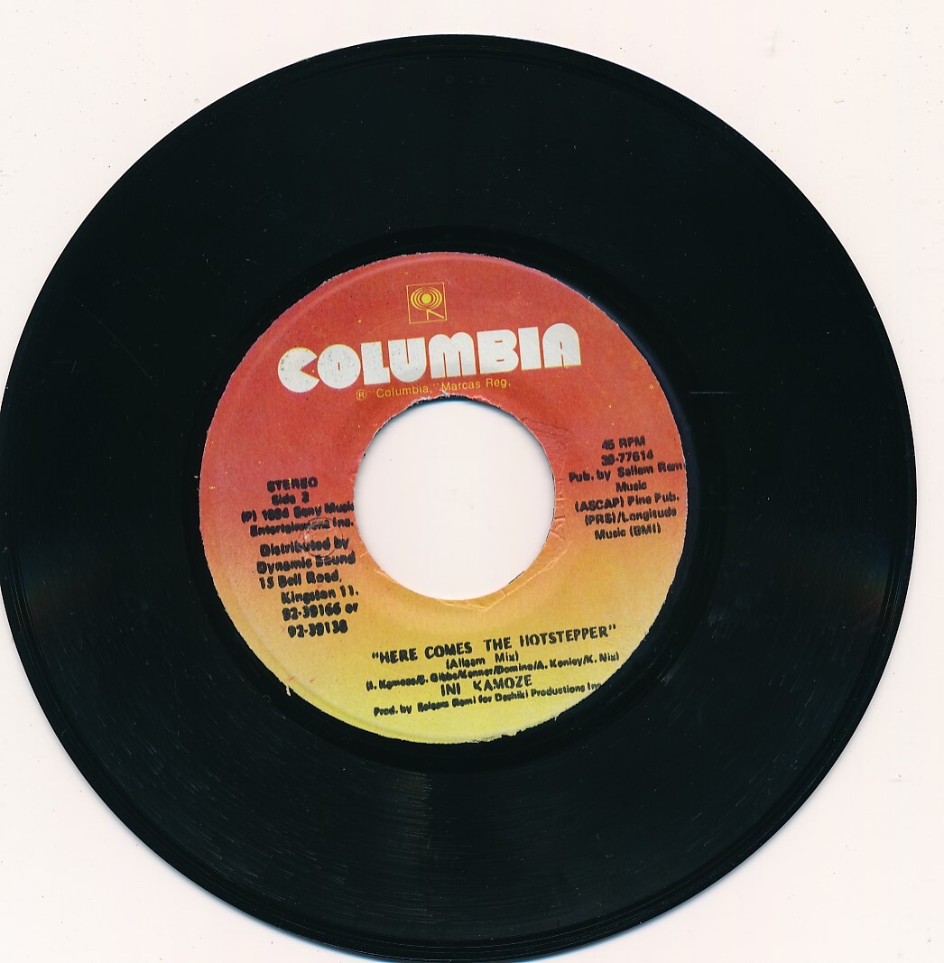 YS-253　INI KAMOZE　/　HERE COMES HOT STEPPER　（JAMAICA　7inch）　_画像2