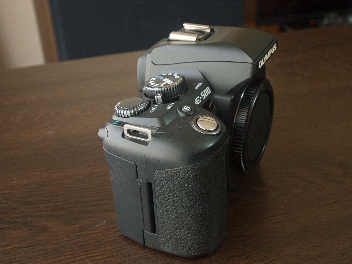 OLYMPUS E-500 デジタル一眼レフカメラ レンズキット ZUIKO DIGITAL 14-45mm F3.5-5.6 元箱付属品一式 シャッター回数4,051回 美品の画像5