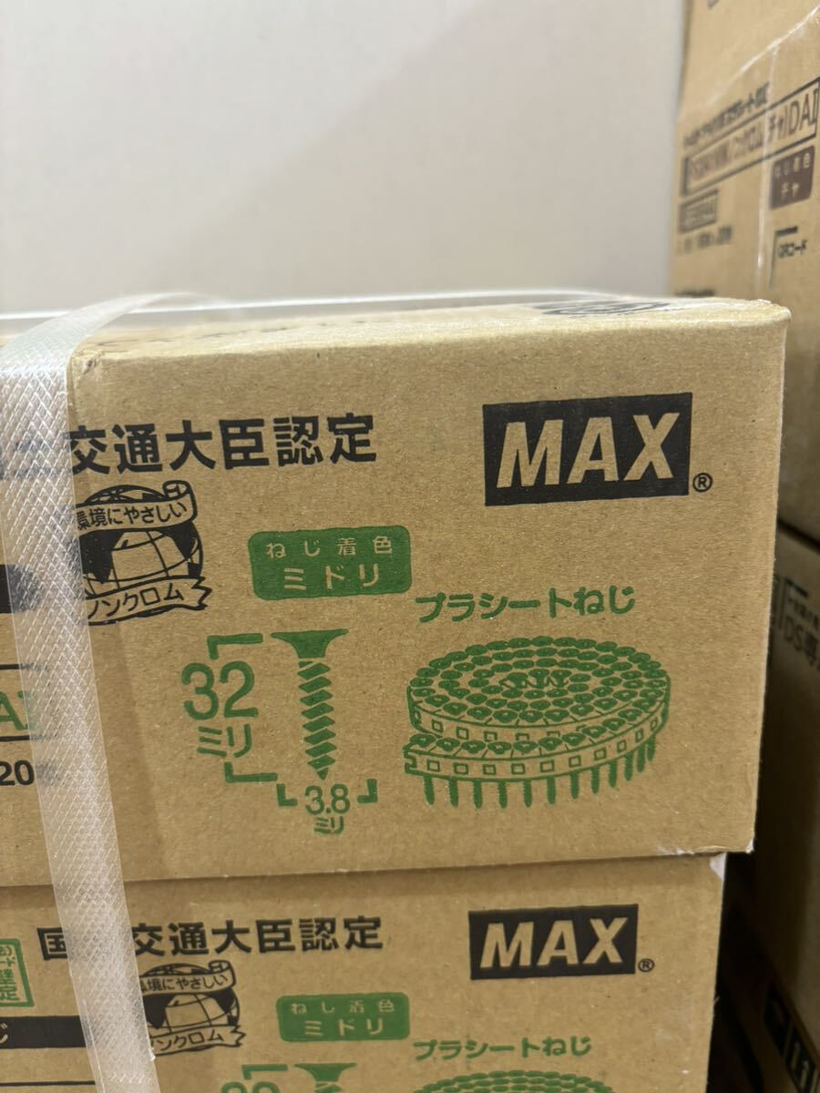 MAX панель винт 32 мм 4 коробка 