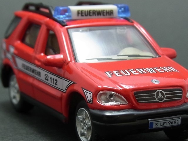 ** Sunday night * loose *MERCEDES-BENZ M-CLASS*FEUERWEHR*CARARAMA*HONGWELL*1/72