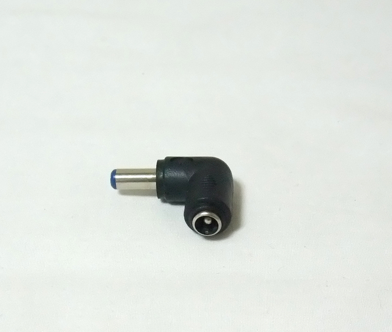 外径5.5mm内径2.1mmサイズの方向を90度変換するDC電源アダプタ（L型、新品） _画像2