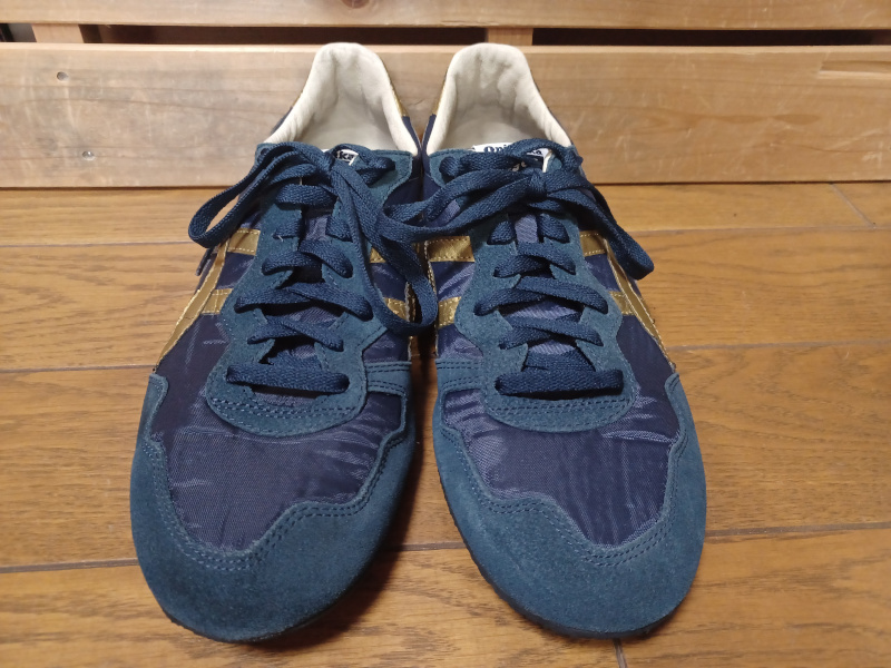 Onitsuka Tiger セラーノ　28.5cm　ネイビー×ゴールド　使用感少ない　ラインに劣化　タバコ臭有り　asics_画像2