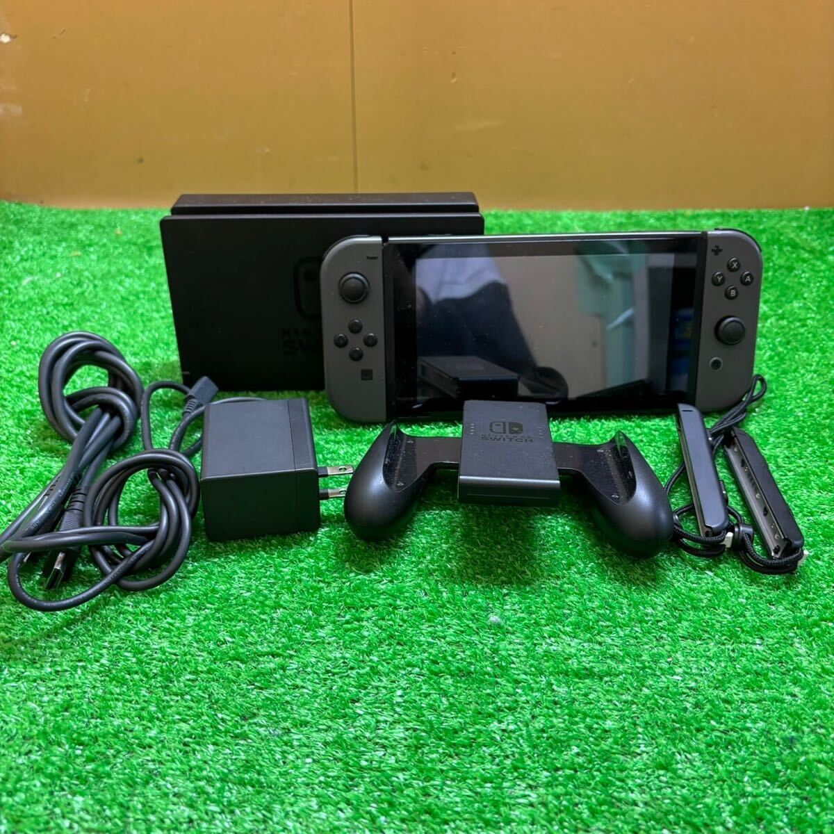 ニンテンドースイッチ グレー Nintendo セット売り通電確認済　初期化済み　Switch 任天堂 ゲーム機 _画像1