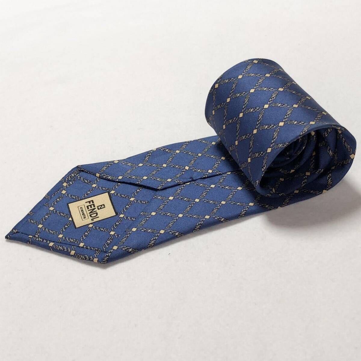 2776 【極美品】 フェンディ ネクタイ 総柄 ブラック柄 2776 【極美品】 フェンディ ネクタイ 総柄 ブラック柄