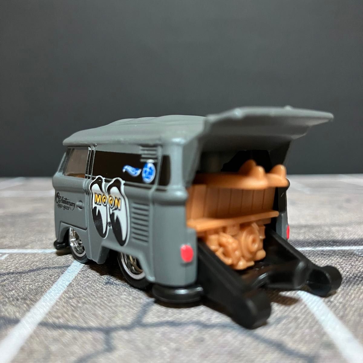 ホットウィール KOOL KOMBI クールコンビ ムーンアイズ カスタム ホットウィール KOOL KOMBI クールコンビ ムーンアイズ カスタム