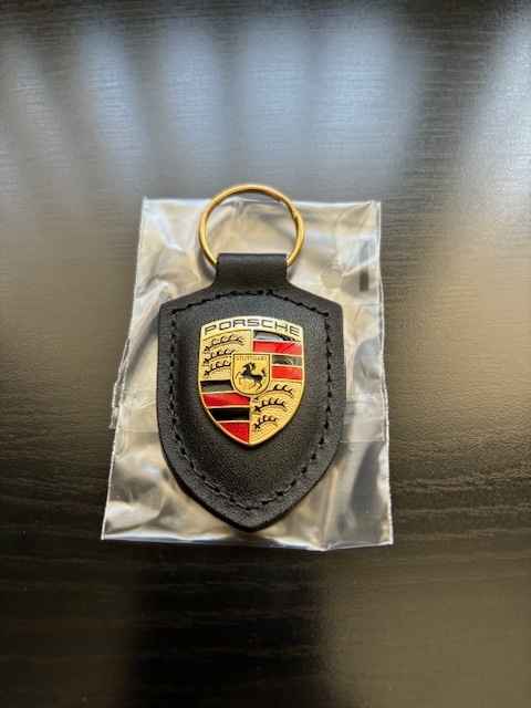 ★新品未使用　希少　ディーラー提供品★ポルシェ　PORSCHE クレスト　キーホルダー　キーリング　ブラック　ノベルティ_画像2