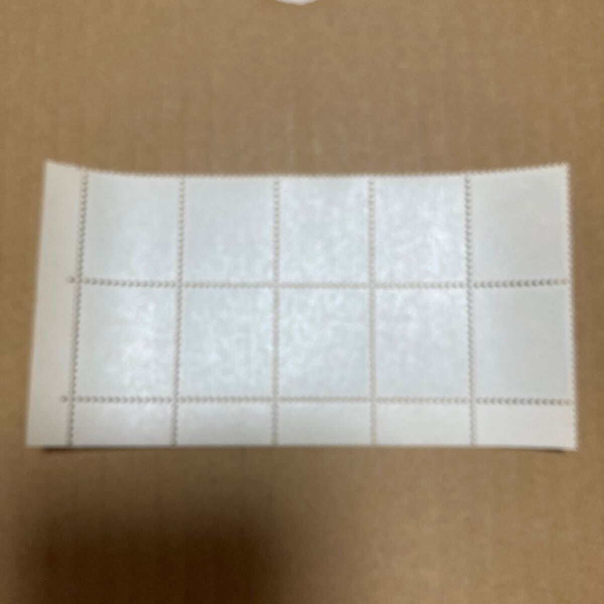切手 色絵土器皿「梅模様」 10円 10枚ブロック 銘版付き. の画像2