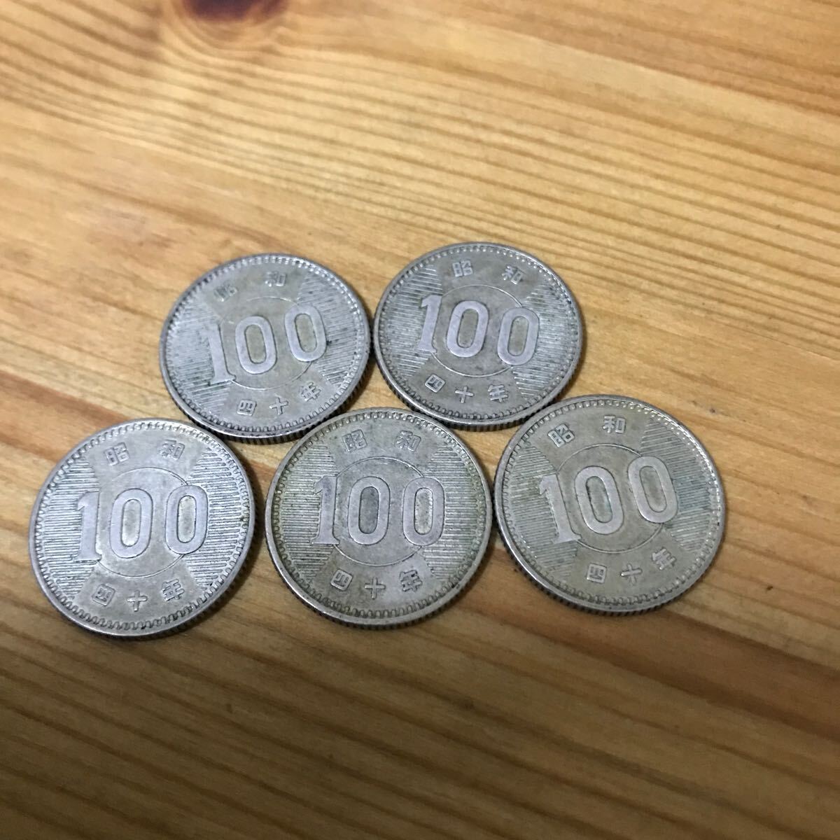 稲100円　銀貨　昭和40年　5枚 _画像1