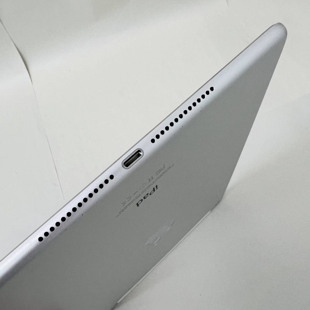 【MMY3467KK】１円スタート 初期化済み au Apple iPad Air 2 Wi-Fi+Cellular 16GB A1567 MGH72J/A 判定〇 シルバー 本体のみ_画像8