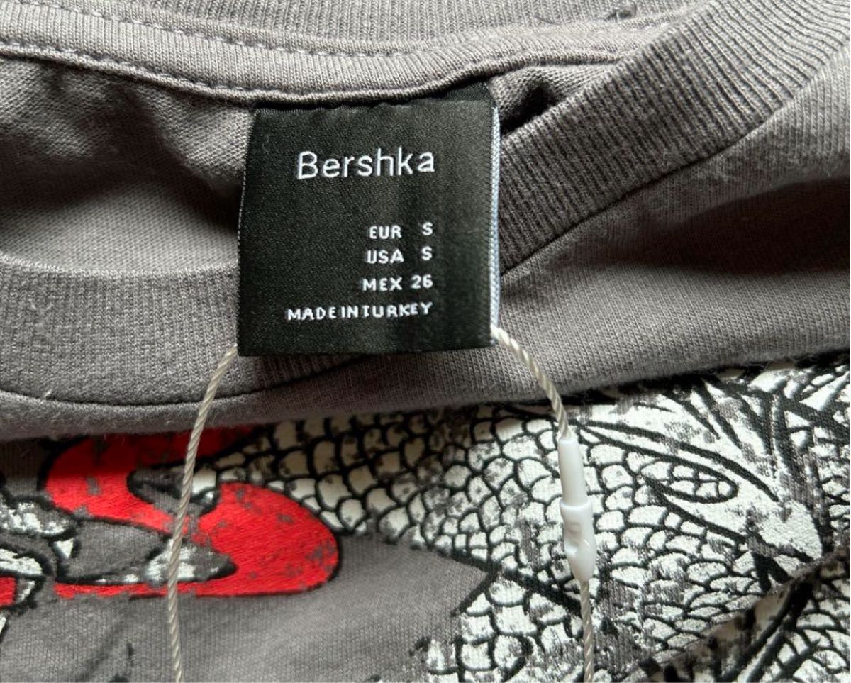 bershka  ベルシュカ　スネーク柄　Tシャツ　新品未使用