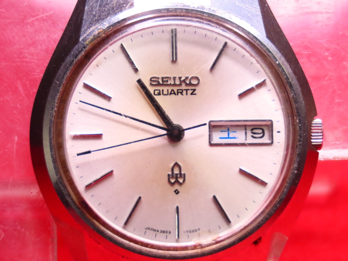 ■♪価格高騰! 資産価値！ 稼働 電池新品 メンズ ビンテージ 高級超レア！ SEIKO セイコー ３８クオーツ デイデート 3803-7010 難有_画像1