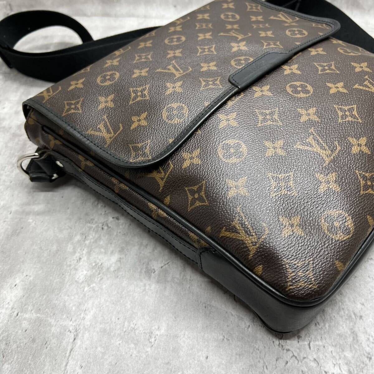 【極美品】ルイヴィトン LOUIS VUITTON バスMM ショルダーバッグ メッセンジャー ボディ モノグラム マカサー レザー 斜め掛け メンズ A4_画像5