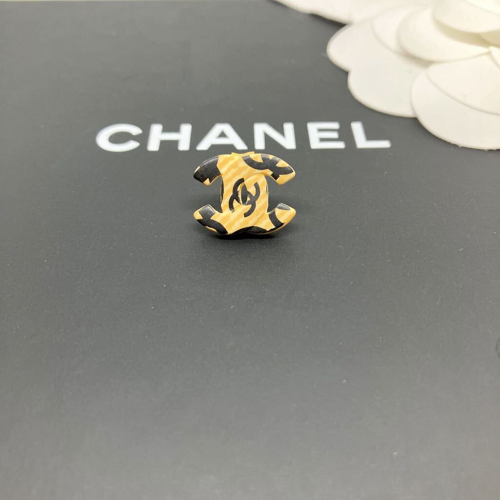 【シャネル】CHANEL 片方 片耳 ピアス ココマーク ベージュ×ブラック 02Pアクセサリー （20240544）_画像2