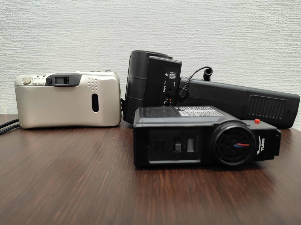 #1705-A フィルムカメラ５個セット！お得！付属フラッシュ機器２つあり！更におまけつき！_画像7