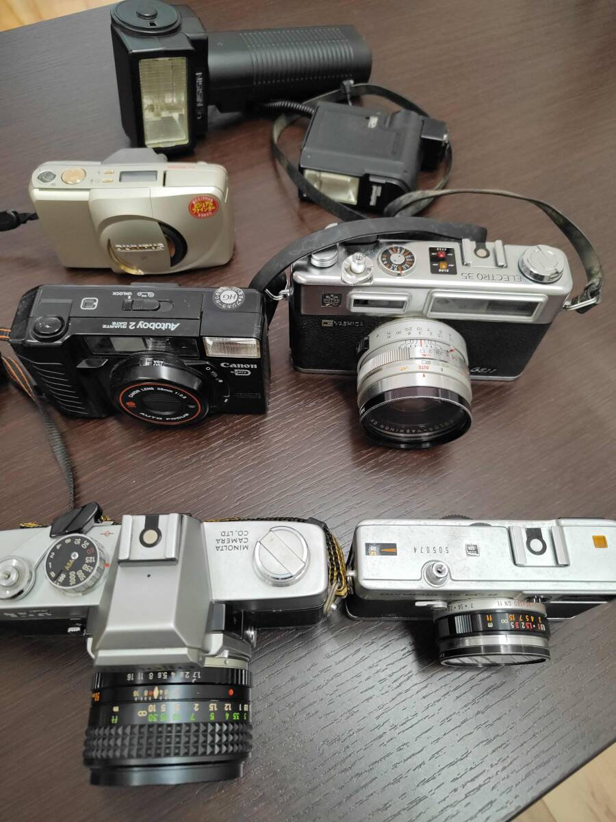 #1705-A フィルムカメラ５個セット！お得！付属フラッシュ機器２つあり！更におまけつき！_画像1
