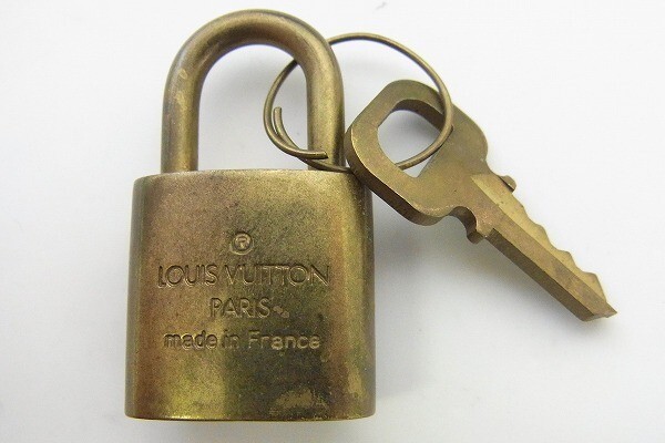 J621-S28-3209* LOUIS VUITTON Louis Vuitton katenapado lock present condition goods ③*
