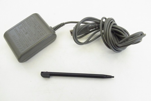 K605-N30-1790◎ Nintendo ニンテンドー DS Lite USG-001 本体 ゲーム 通電確認済 現状品③◎_画像4