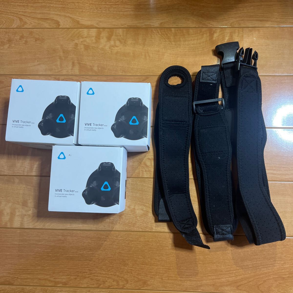 HTC VIVE Tracker/トラッカー 2018 3個セット バンド付き 綺麗_画像1