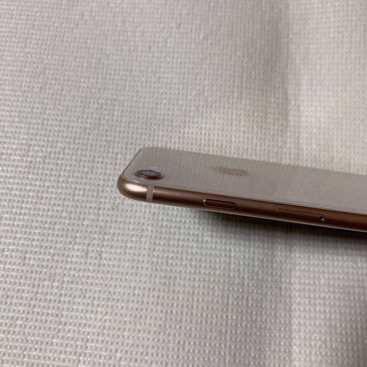送料無料 超美品 SIMフリー iPhone8 64GB ゴールド バッテリー最大容量100% SIMロック解除済 付属品_画像7