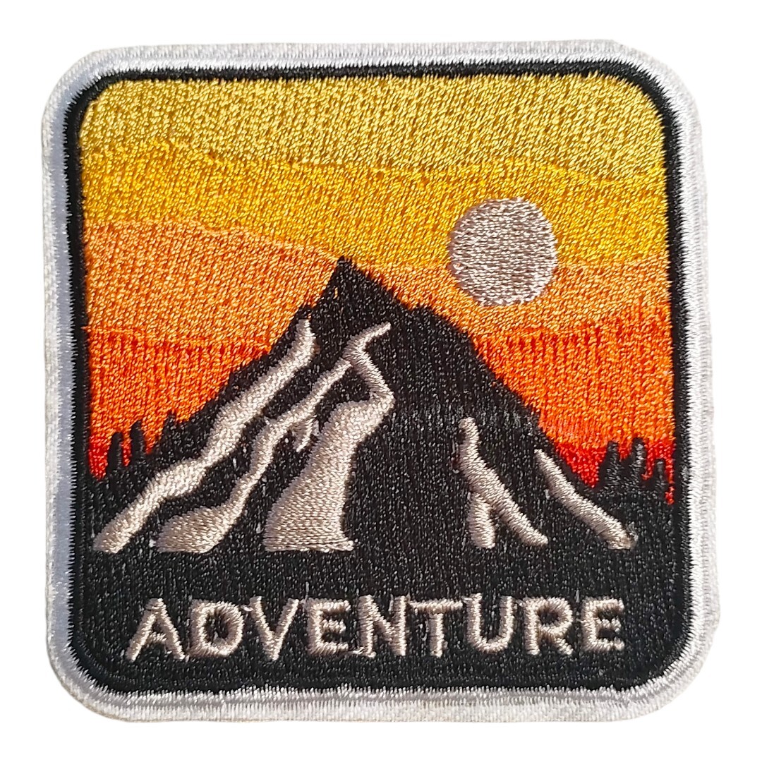 Y-62【 アイロンワッペン 】 刺繍ワッペン アップリケ リメイク 山 マウンテン MOUNTAIN アウトドア patch パッチ アイロンワッペン_画像1