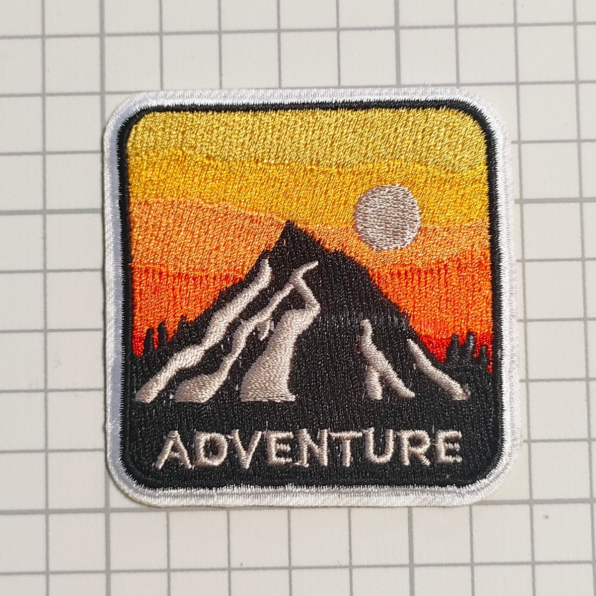 Y-62【 アイロンワッペン 】 刺繍ワッペン アップリケ リメイク 山 マウンテン MOUNTAIN アウトドア patch パッチ アイロンワッペンの画像2