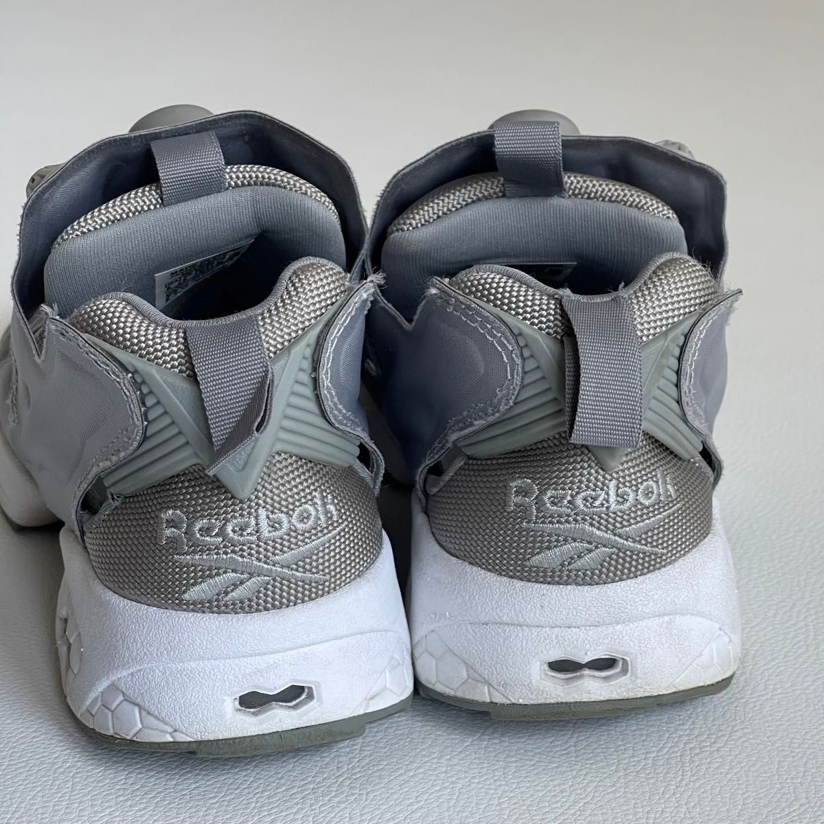 24 グレー Reebok リーボック インスタ ポンプフューリー  24cm レディース 灰色  スニーカー OG 女