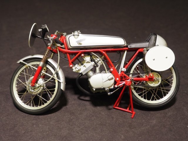 L173【ジャンク品】EBBR ホンダ CR110 2点セット エブロ 1/10 カブレーシング ストリート 1962 HONDA_画像2